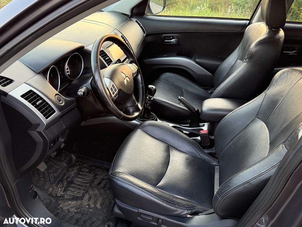 Mitsubishi Outlander - 5