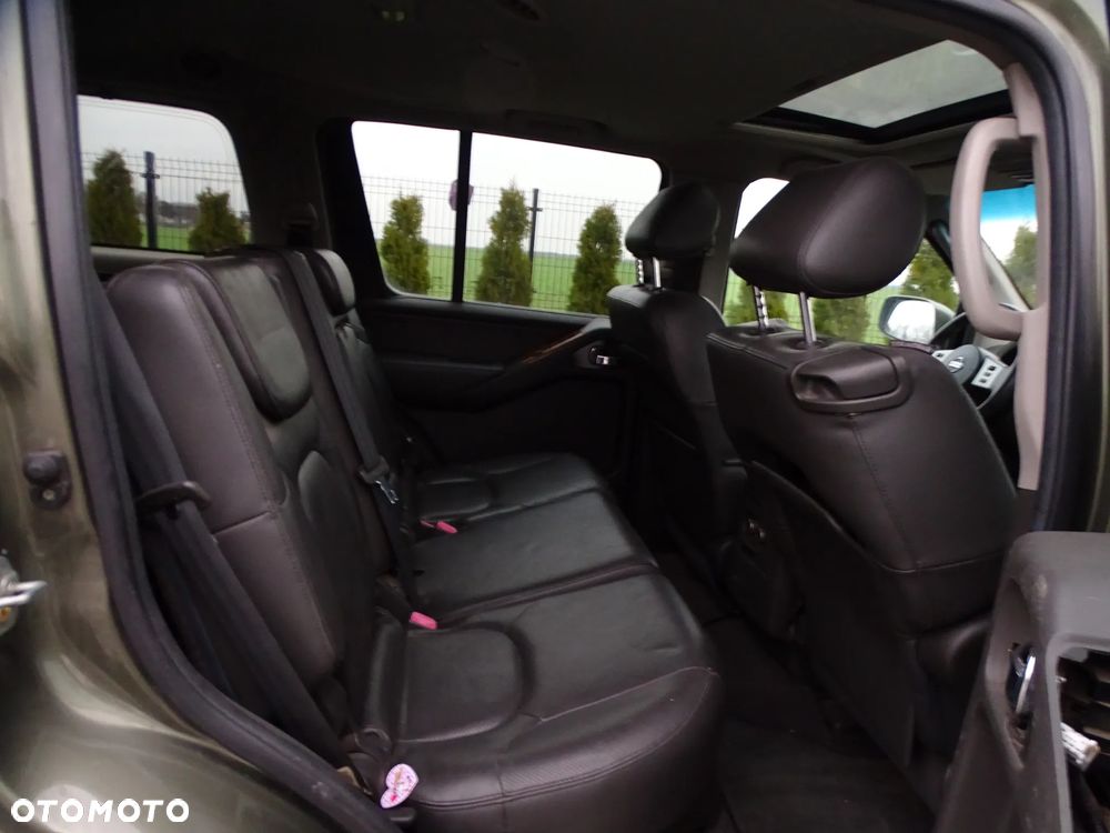 Nissan Pathfinder 2.5 DCi Elegance + - 18