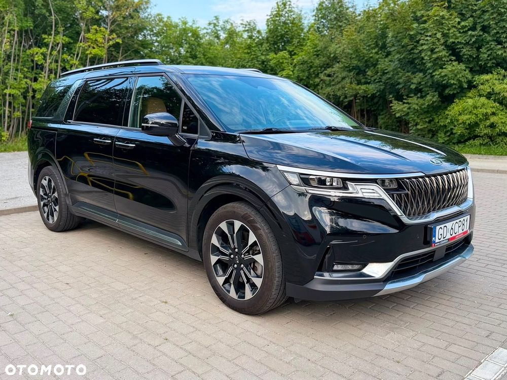 Kia Carnival - 2