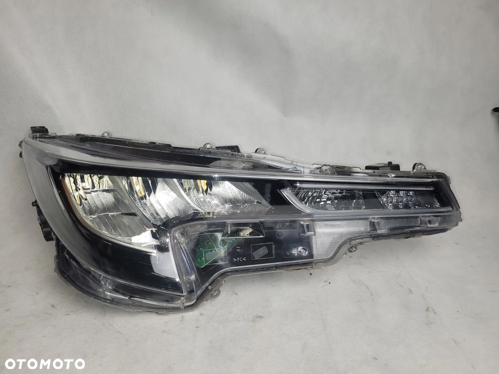 TOYOTA COROLLA E21-LAMPA PRZEDNIA PRZÓD - 11