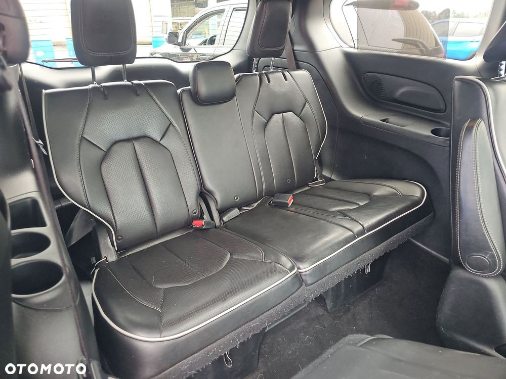 Chrysler Pacifica - 11