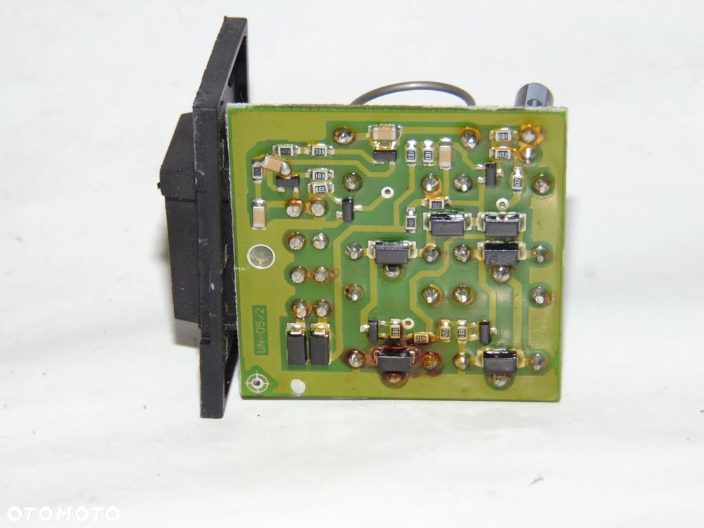 Moduł przekaźnik sterownik świateł haka holowniczego przyczepy UN-05 Flash Control VW Volkswagen Skoda Seat Audi Mercedes Volvo Opel Ford Toyota - 11