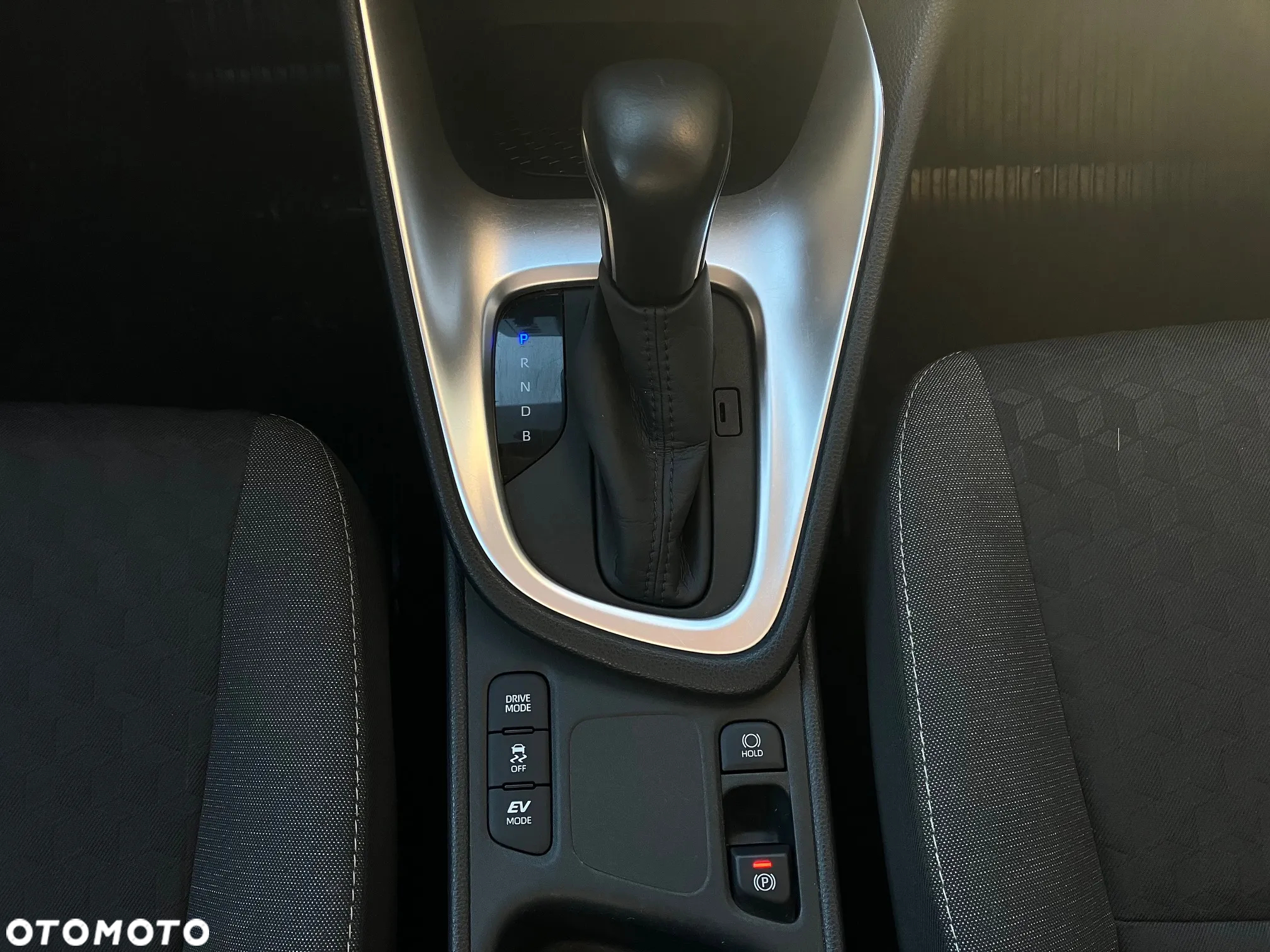 Toyota Yaris Hybrid 1.5 Comfort - 26