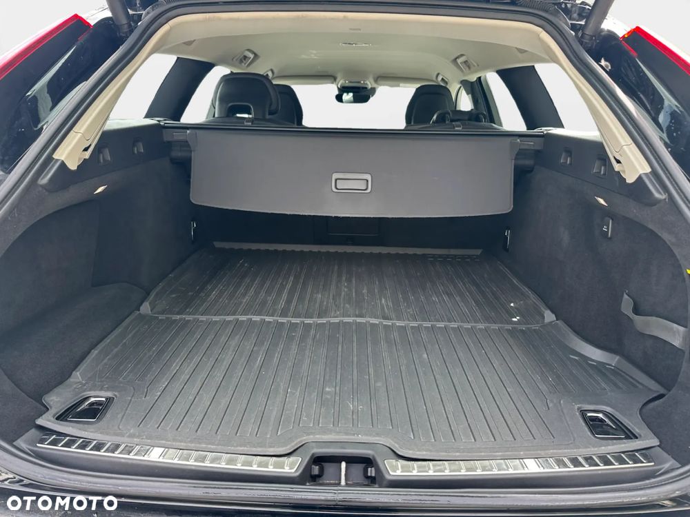 Volvo V90 D4 Momentum - 25