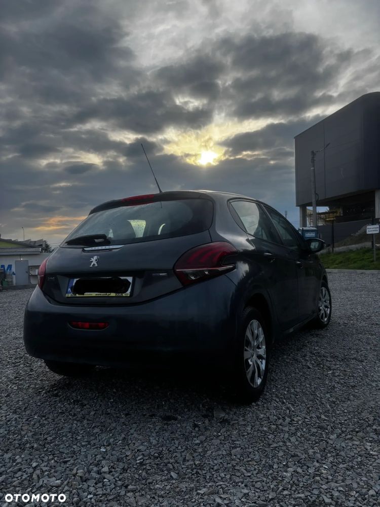 Peugeot 208 - 5