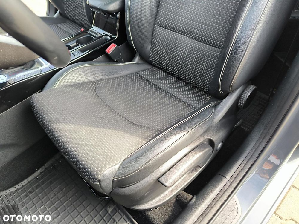 Kia Ceed - 12