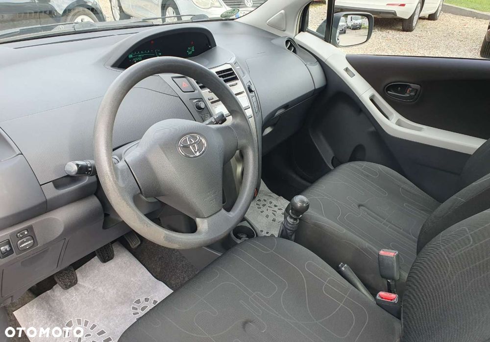Toyota Yaris - 7