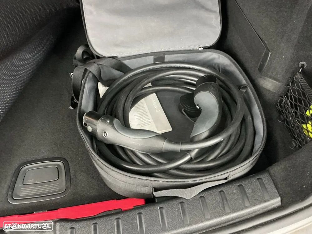 Mercedes-Benz GLA 250 e 8G-DCT Progressive - 13