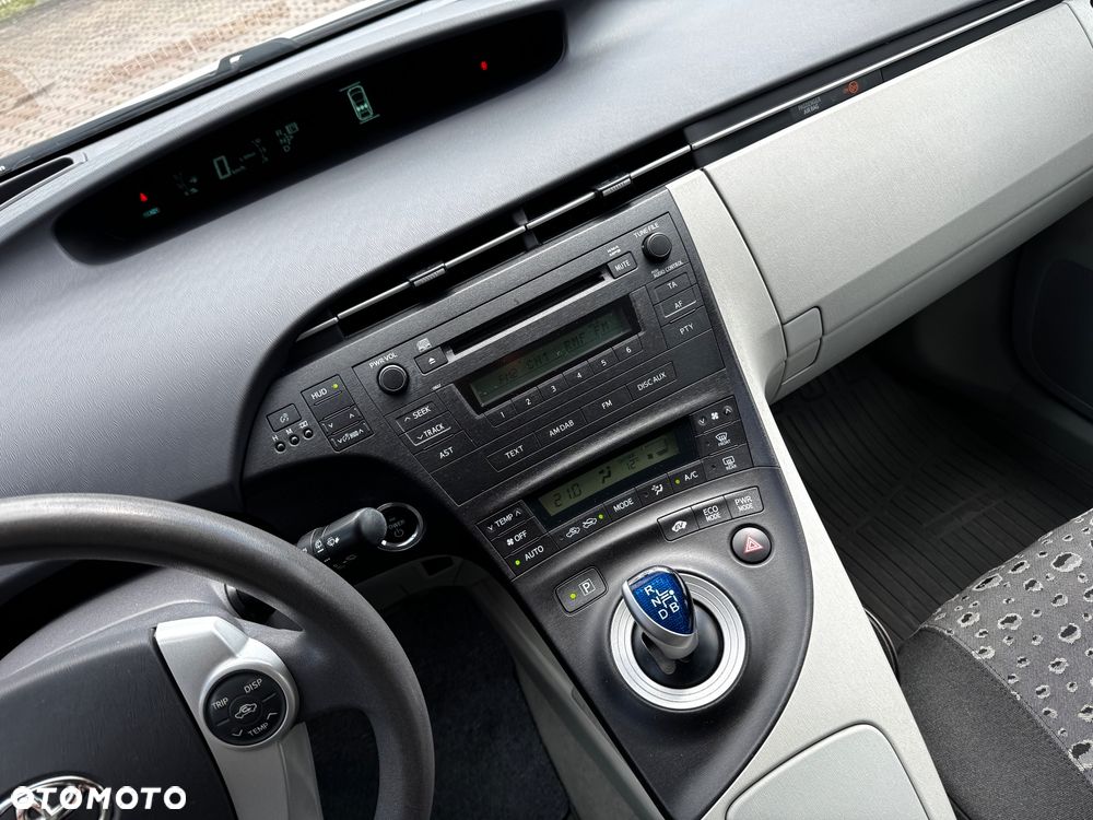 Toyota Prius 1.8 HSD Prestige - 13