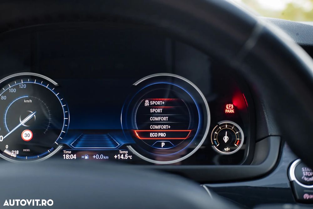 BMW Seria 5 530d xDrive Touring Aut. - 12