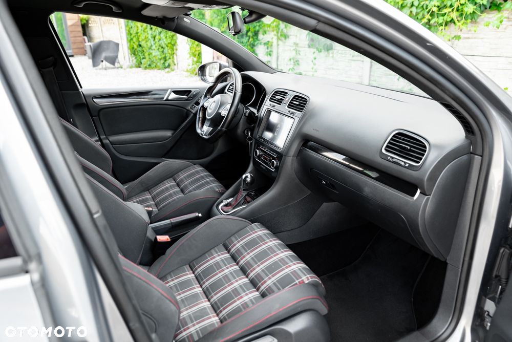 Volkswagen Golf 2.0 GTI DSG - 23