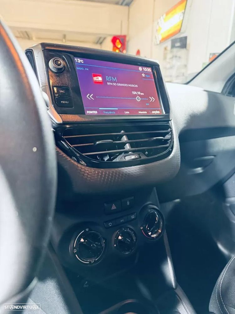 Peugeot 208 1.2 PureTech Style - 26