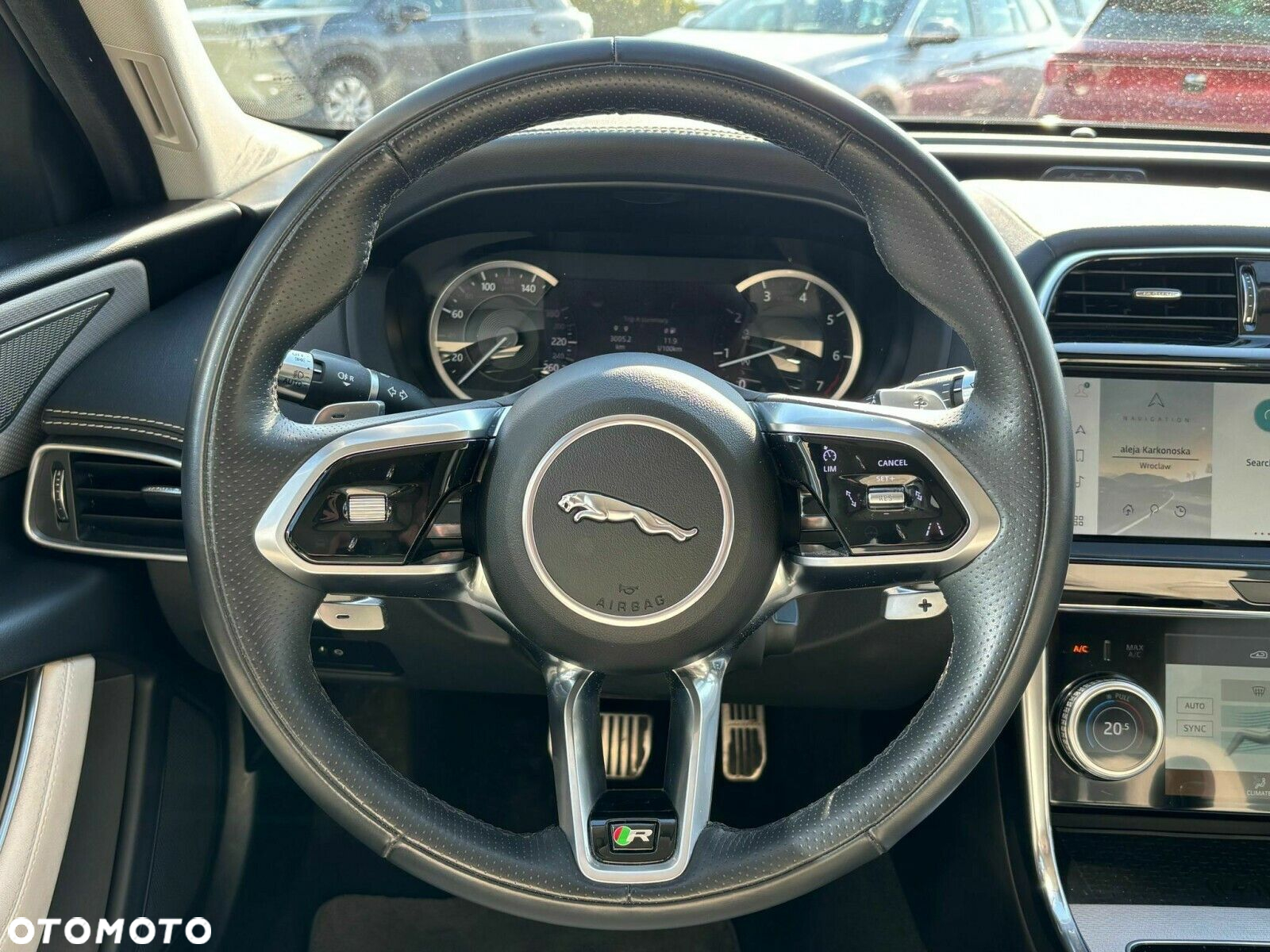 Jaguar XE 2.0 P250 R-Dynamic Black - 14