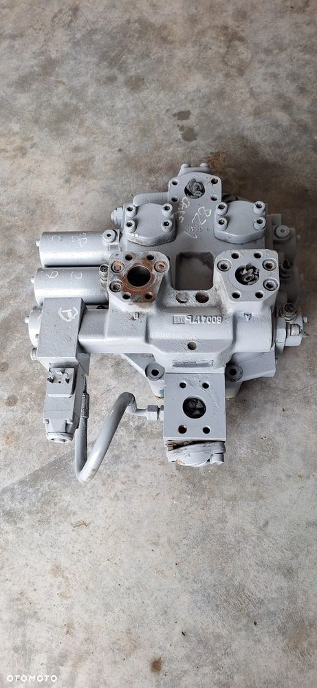 Rozdzielacz hydrauliczny Case 821B - 3