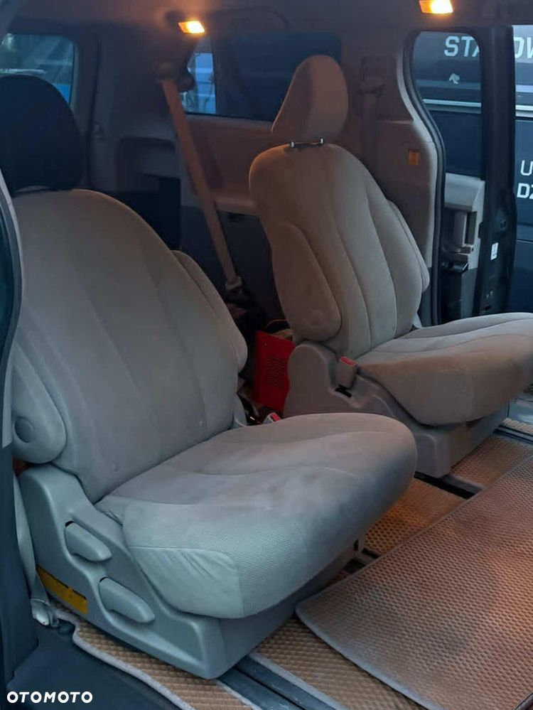 Toyota Sienna 3.5 LE AWD - 5