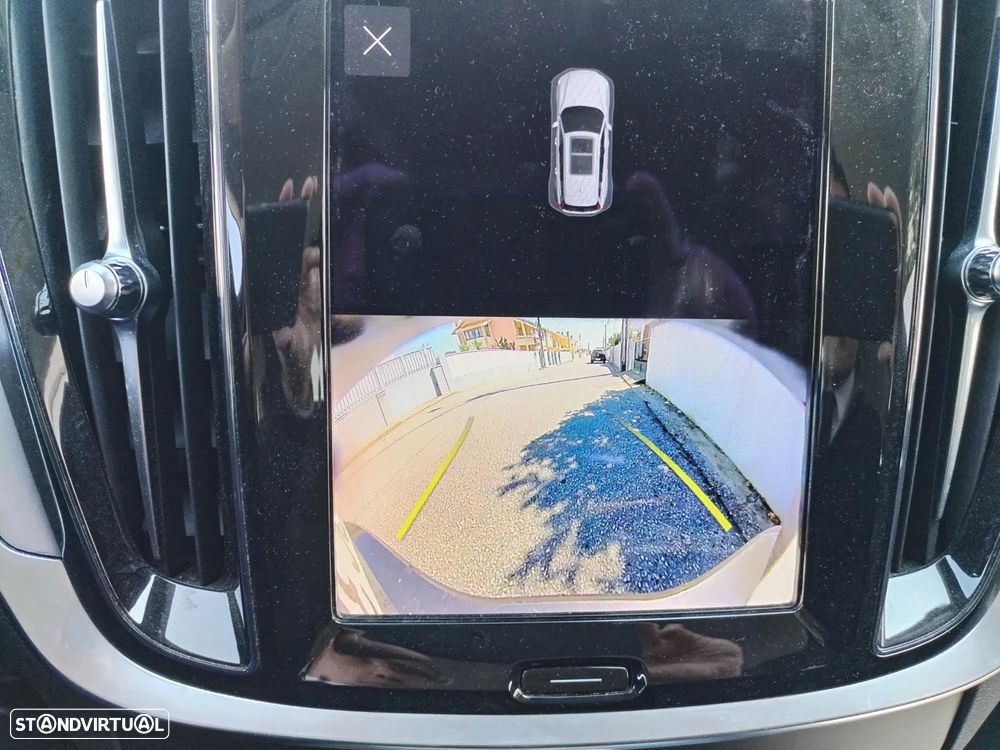 Volvo V60 2.0 B4 Essential Auto - 16