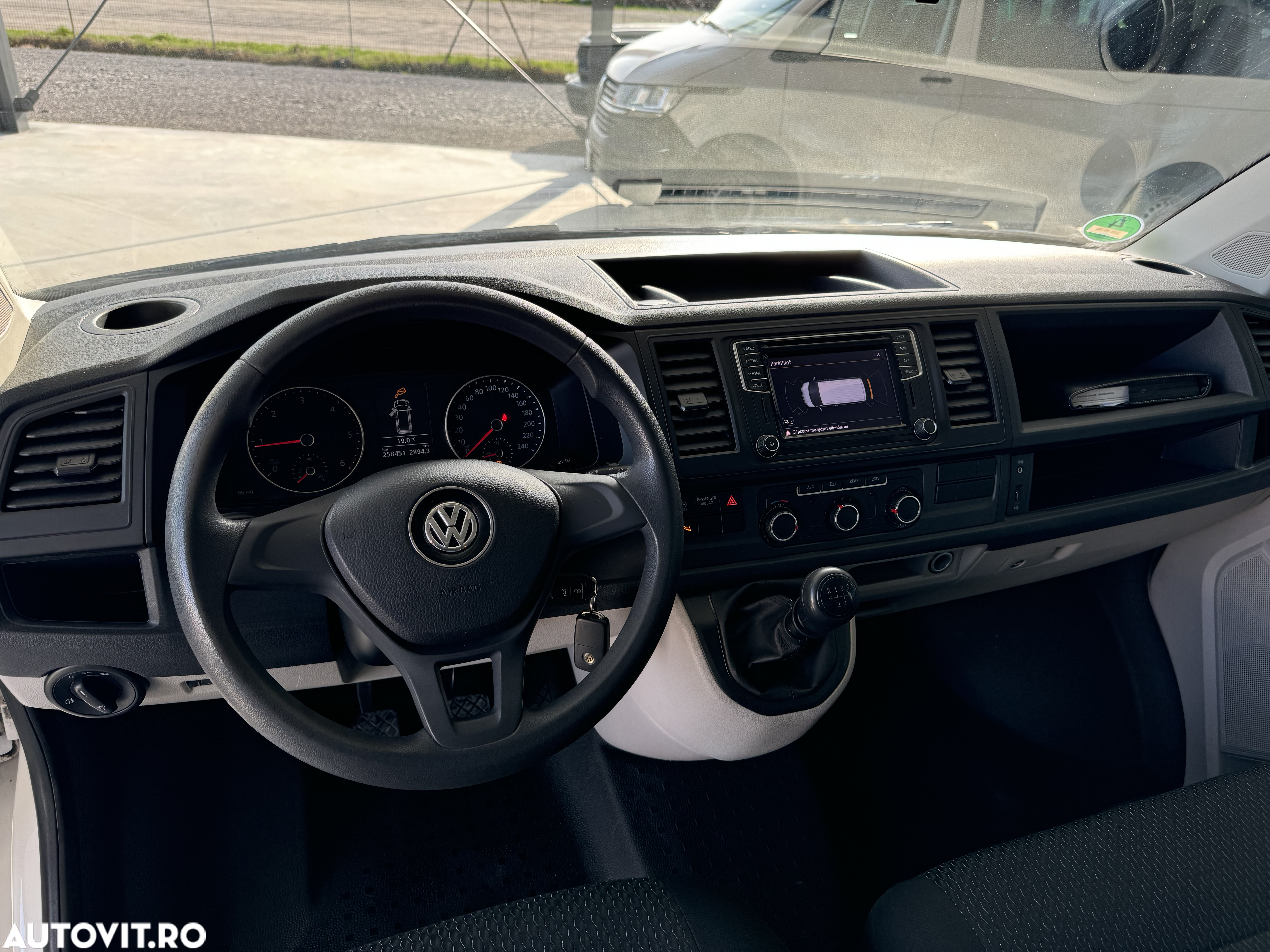Volkswagen Caravelle T6 2.0 TDI KR Comfortline - 6