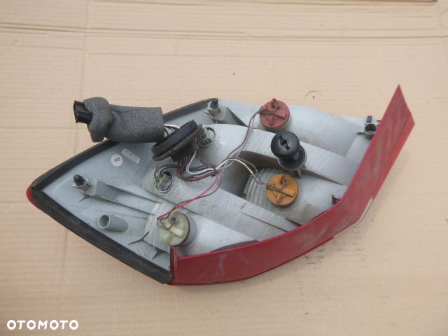 LAMPA LEWY TYŁ LEWA TYLNA SKODA FABIA II HB - 11