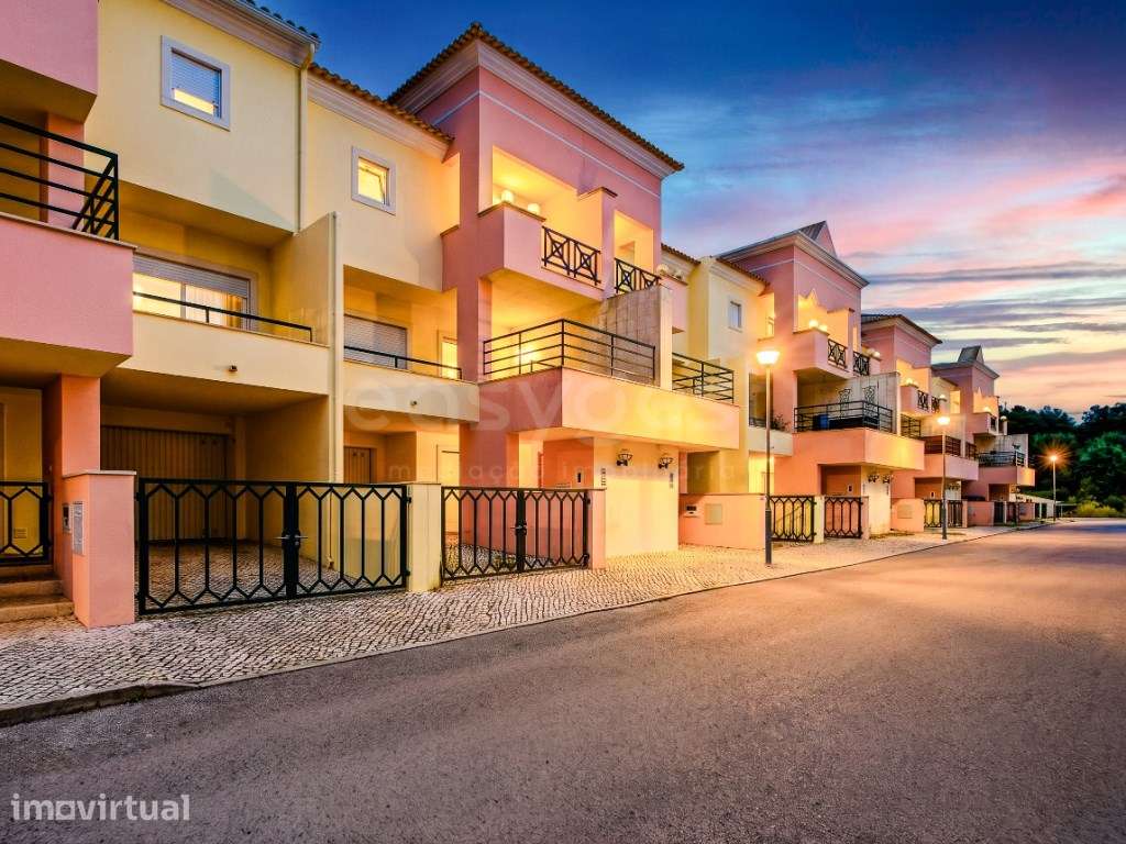 Moradia T4 com garagem na encosta do castelo e frente à marinha de ... - Grande imagem: 2/58