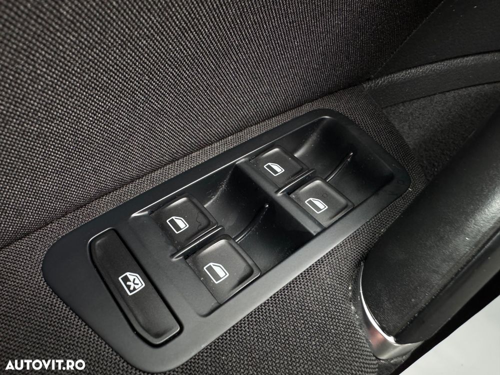 Volkswagen Golf 1.2 TSI BlueMotion Technology DSG Comfortline - 24