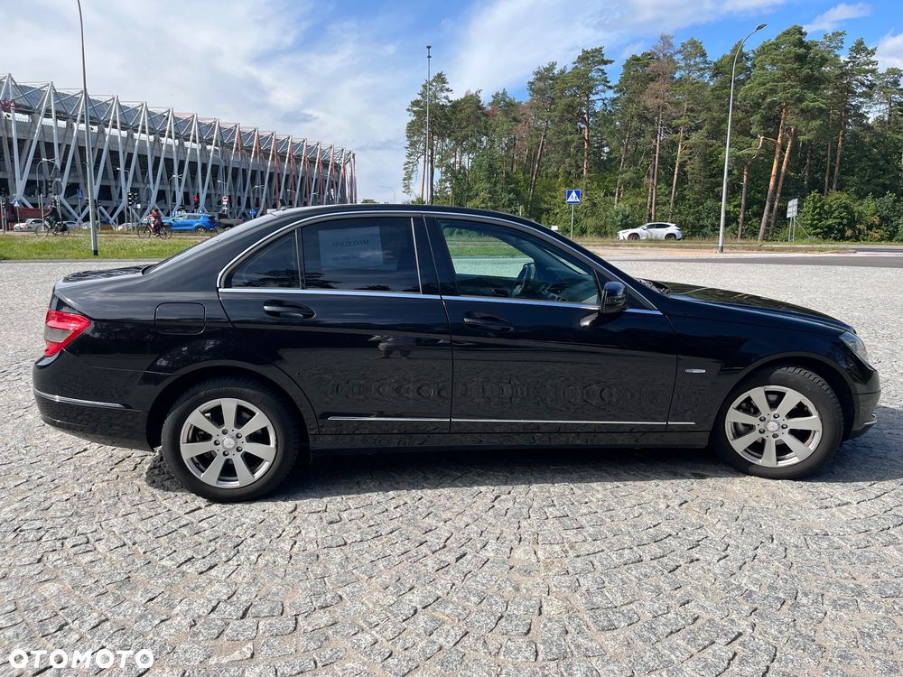 Mercedes-Benz Klasa C 180 CGI Automatik BlueEFFICIENCY Avantgarde - 11