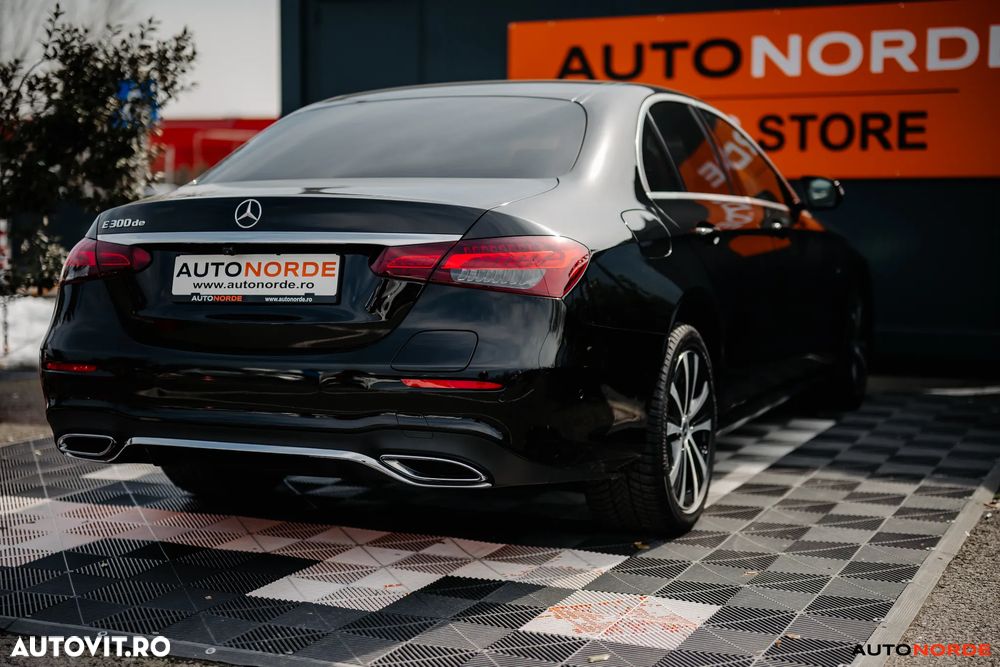Mercedes-Benz E 300 de 9G-TRONIC AMG Line - 11