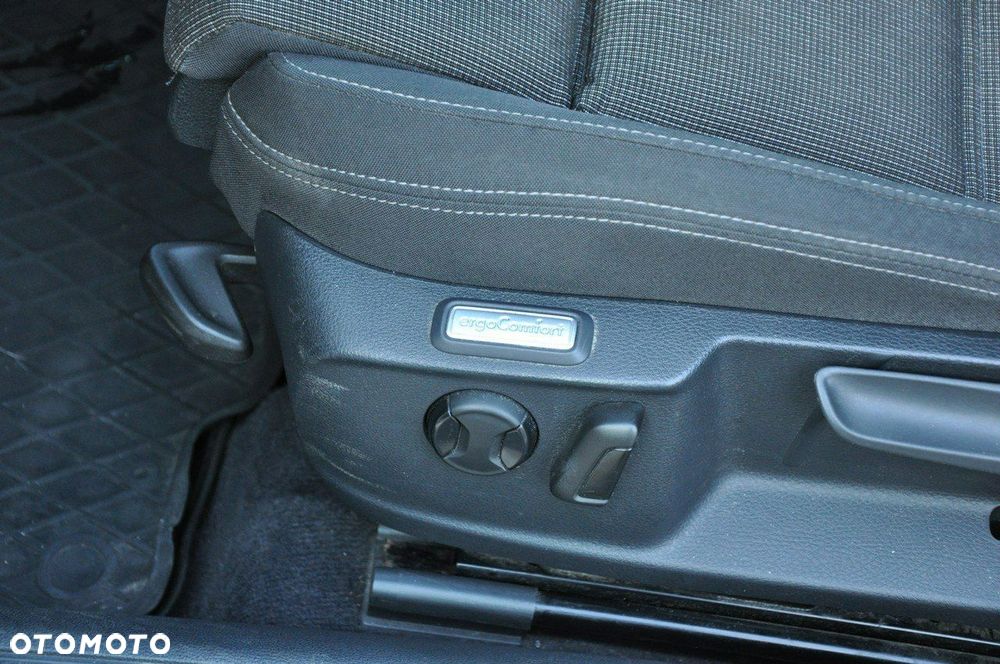 Volkswagen Passat - 12