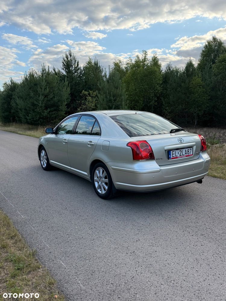 Toyota Avensis 2.0 VVT-i High - 7