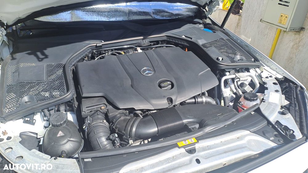 Mercedes-Benz C 220 CDI DPF Automatik BlueEFFICIENCY Avantgarde - 24