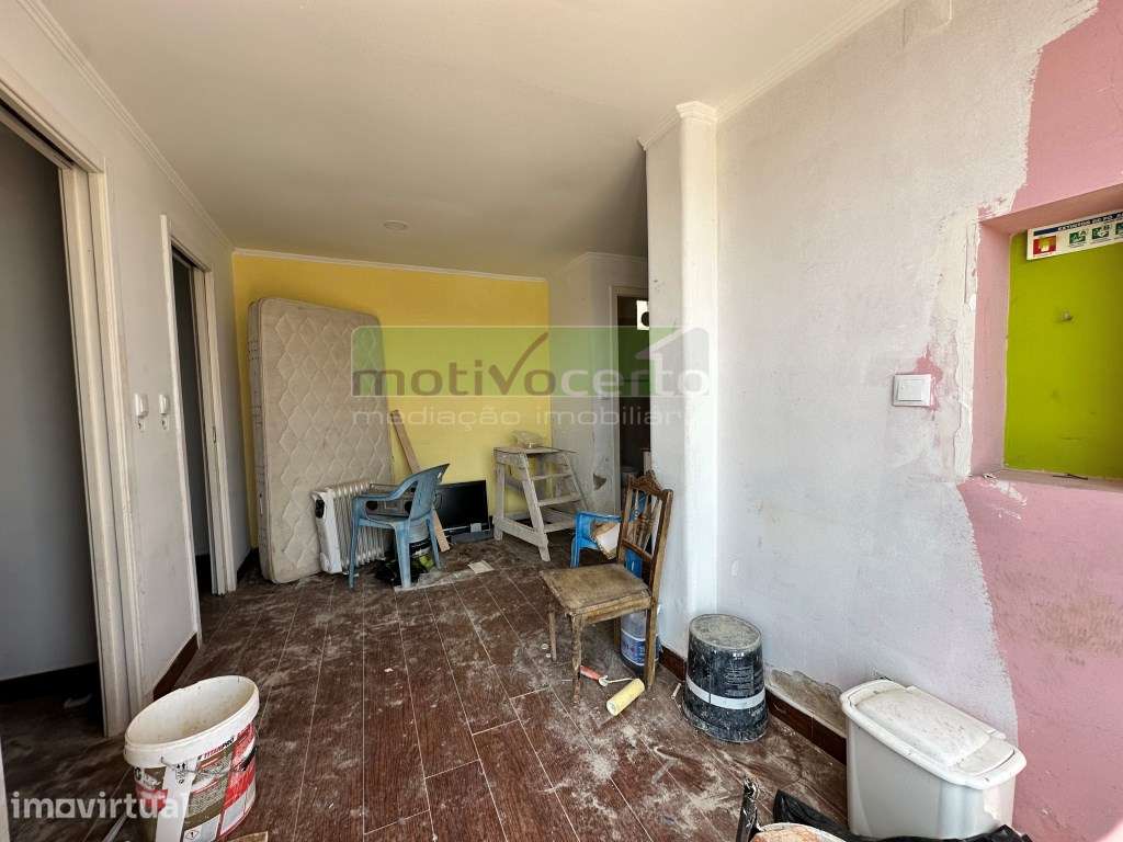 Prédio Devoluto com Grande Potencial de Reabilitação no Bairro da S... - Grande imagem: 4/25