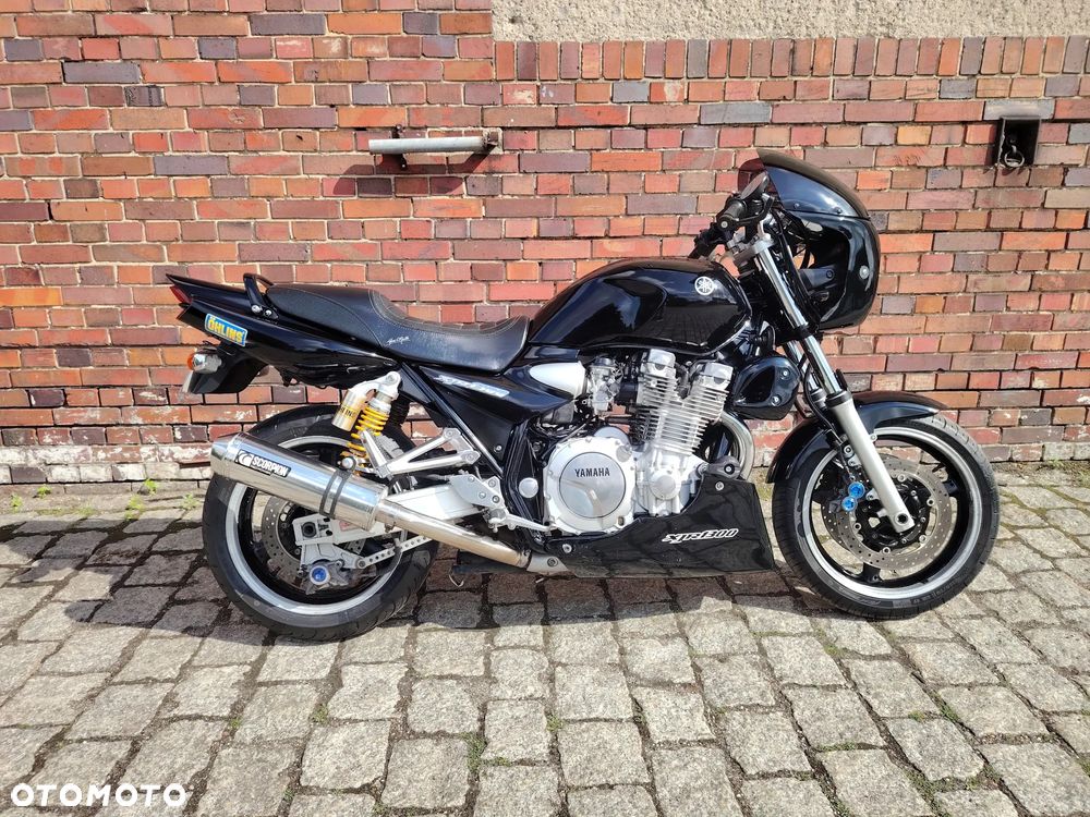 Yamaha XJR - 10