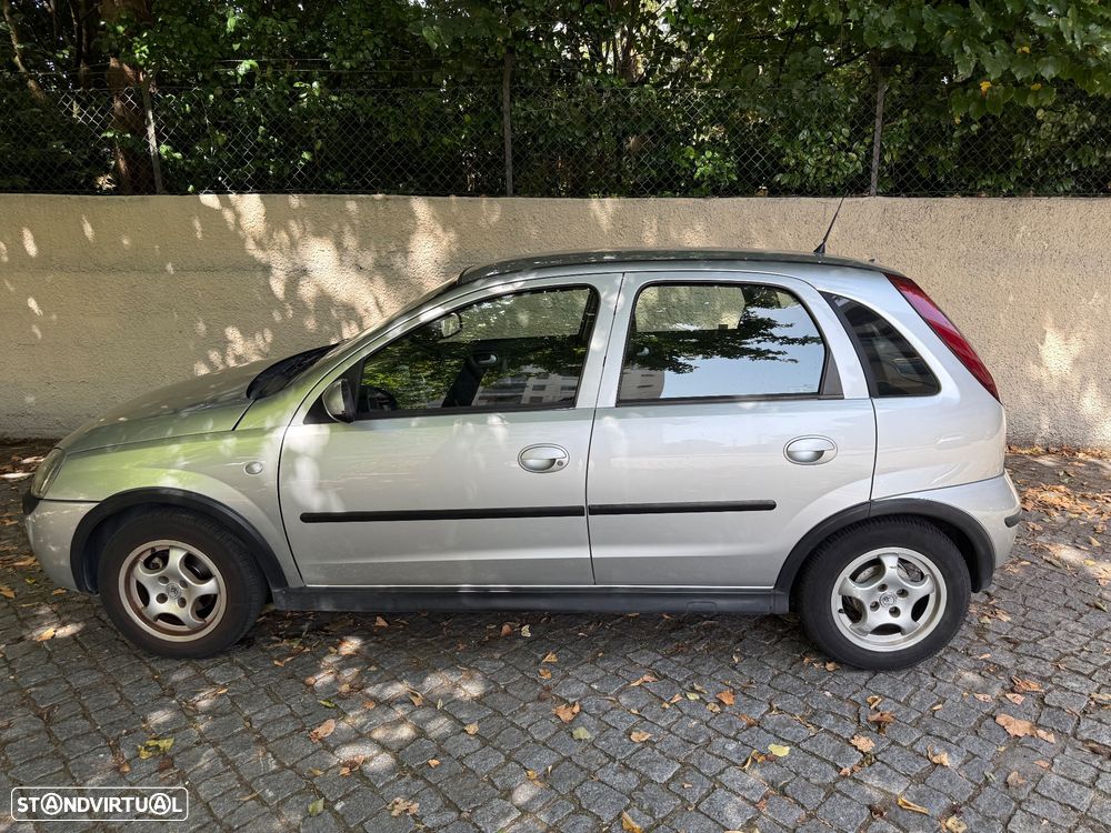 Opel Corsa 1.2 16V Cosmo - 2