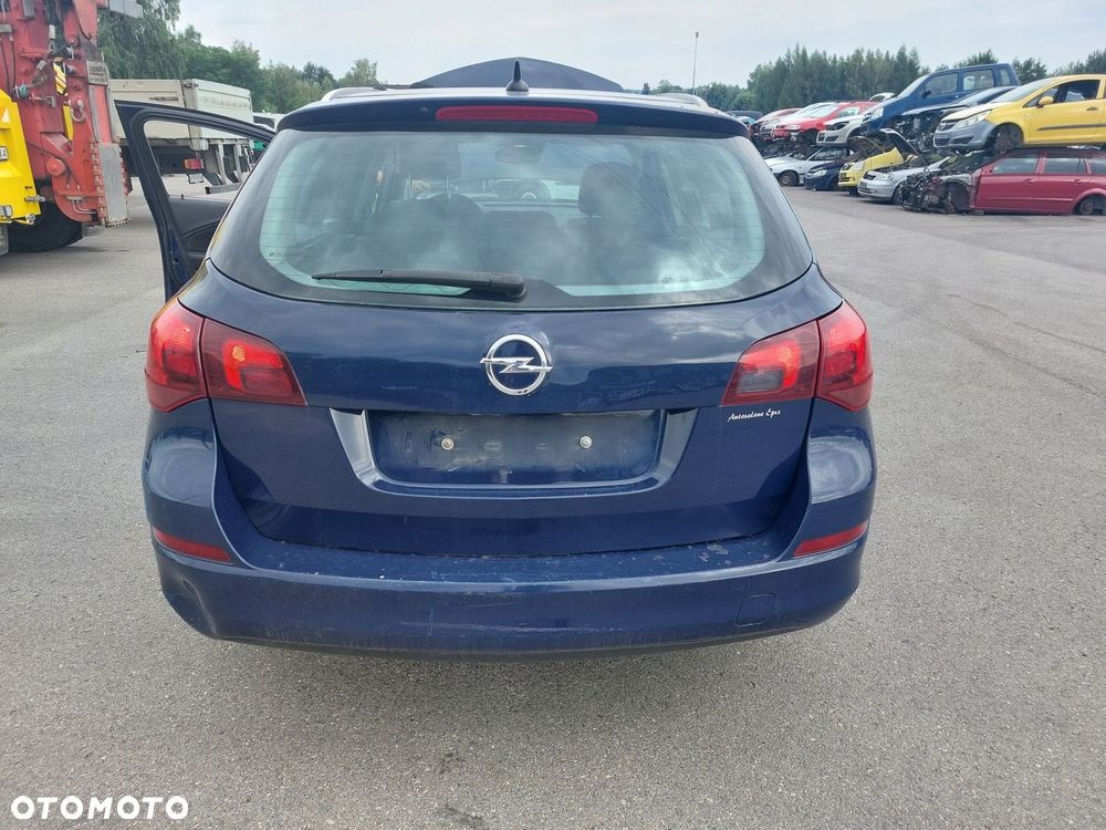 Opel Astra J kombi pas tylny wanna - 1