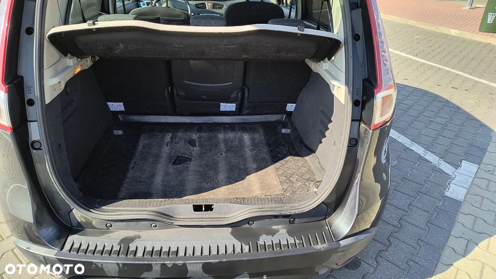 Renault Scenic 1.9 dCi Emotion Plus - 9