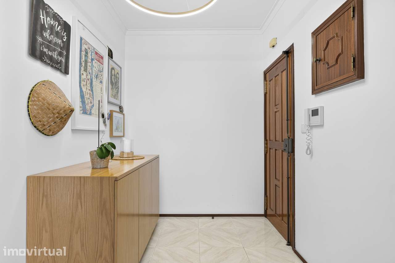 Apartamento T2 Chapim Espaçoso | Lugar de Estacionamento| Arrecadação - Grande imagem: 5/32