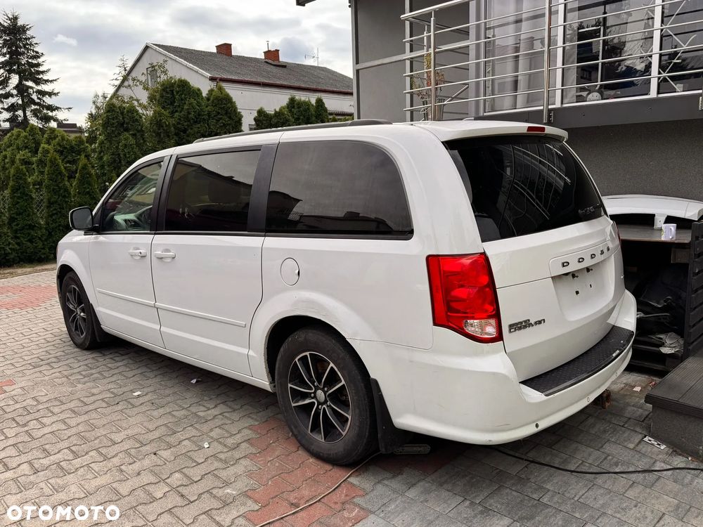 Dodge Grand Caravan - 4