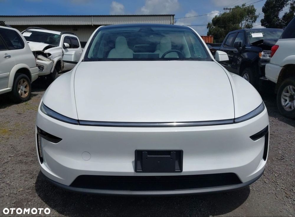 Tesla Model Y - 3