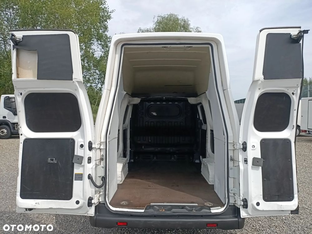 Nissan ENV 200 Maxi - 12
