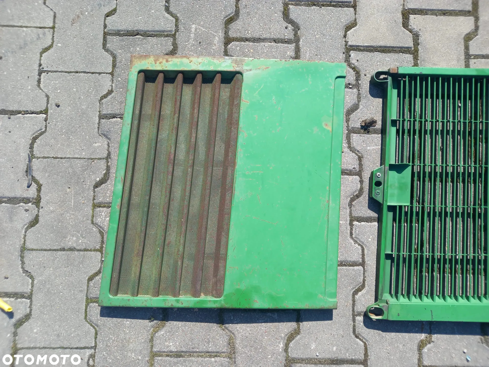 Panel boczny maski kratka prawa AL80284 John Deere 6910 - 2
