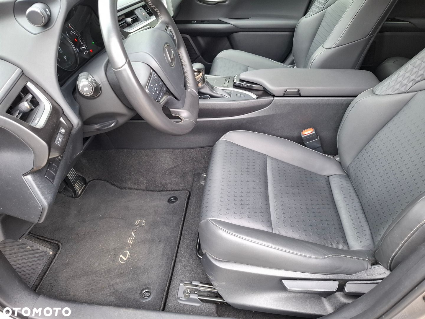 Lexus UX 250h GPF F Impression 2WD - 15