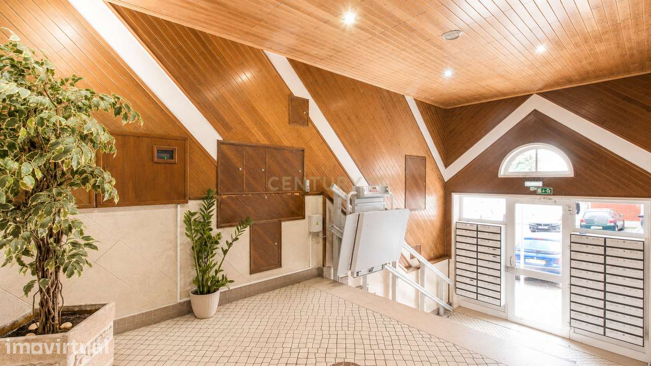 Apartamento T2 em Santa Marta do Pinhal, Corroios com Parqueamento e a - Grande imagem: 4/34
