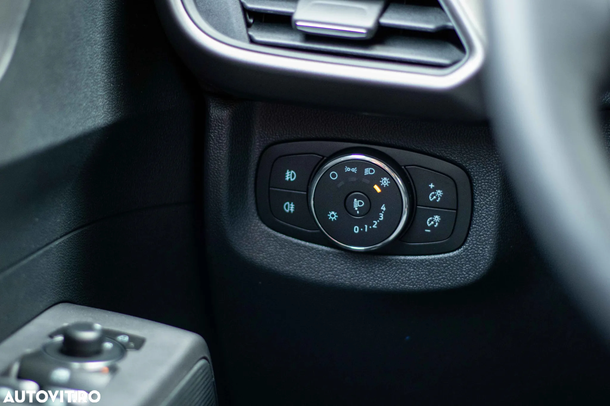 Ford Tourneo Courier 1.0 EcoBoost Titanium - 21