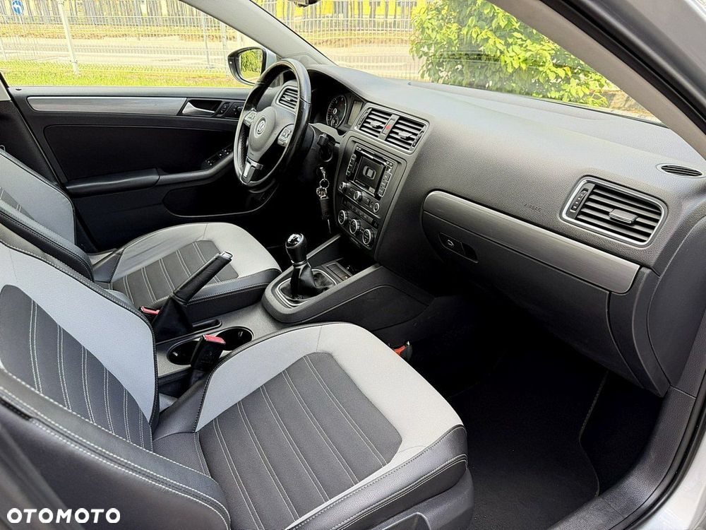Volkswagen Jetta - 13