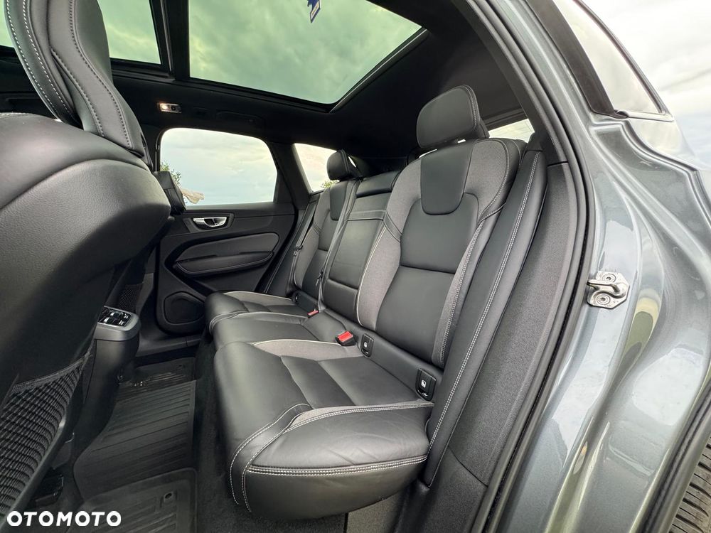 Volvo XC 60 B5 D AWD R-Design - 13