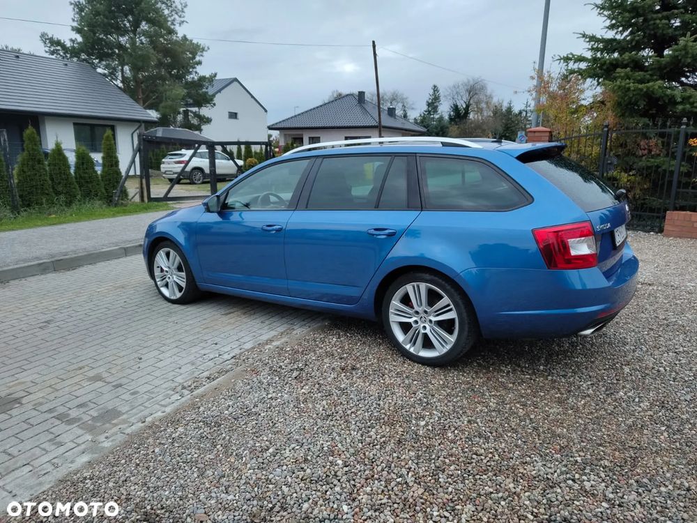 Skoda Octavia Combi 2.0 TDI RS - 19