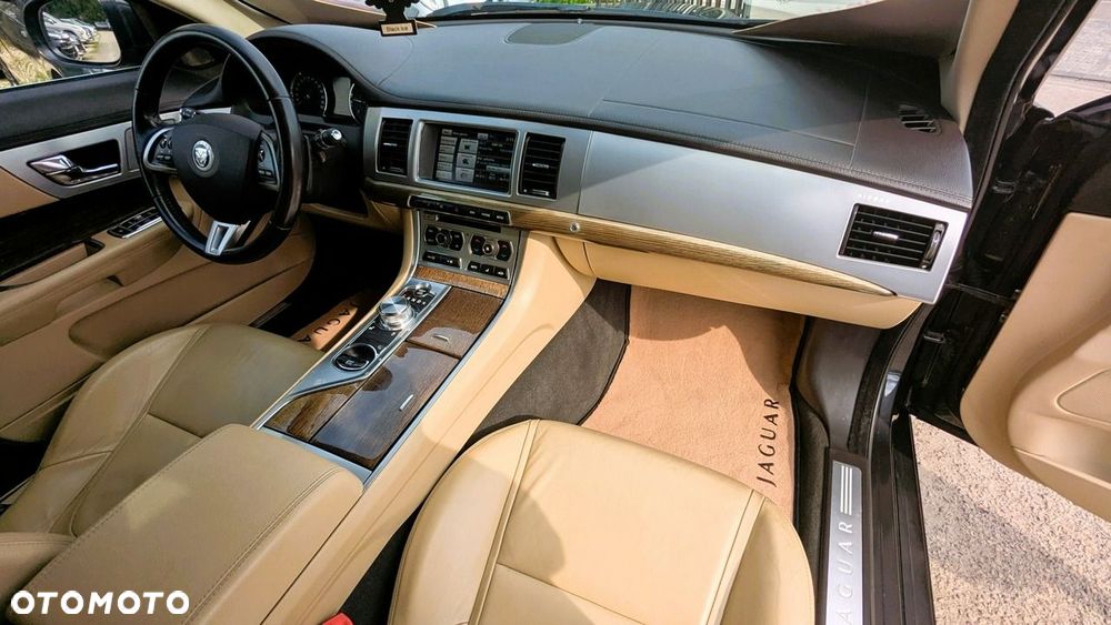 Jaguar XF - 19