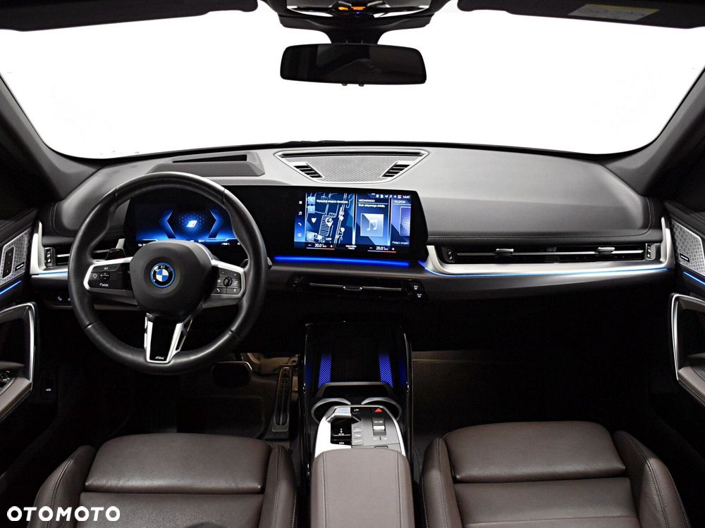 BMW iX1 - 15