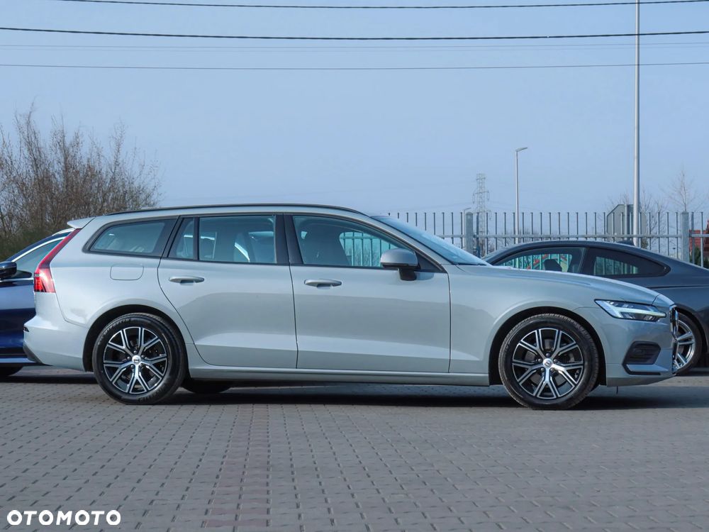 Volvo V60 B3 B DKG Momentum Pro - 29