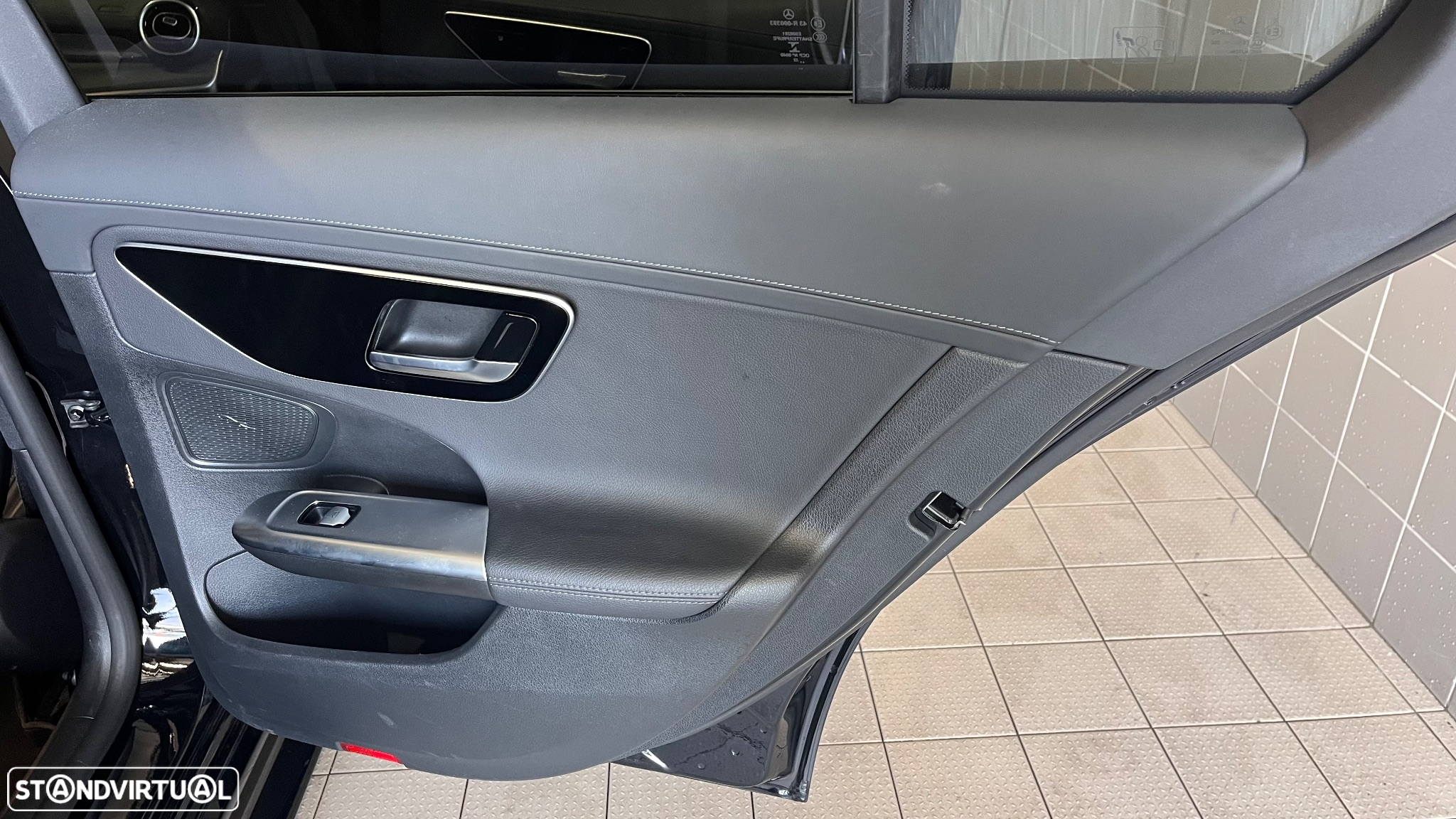 Mercedes-Benz C 300 e AMG Line - 9