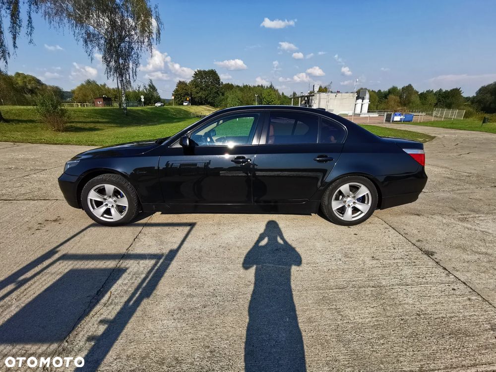 BMW Seria 5 545i - 14